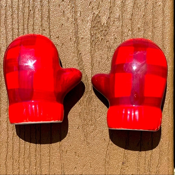 2 PC BUFFALO CHECK MITTENS SALT & PEPPER SHAKERS - Picture 2 of 7